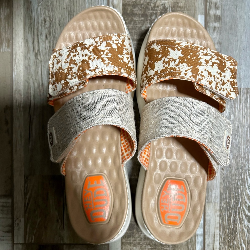 Hey Dude Women’s Tan Sandals